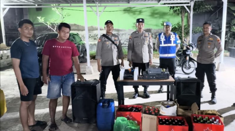 Sat Samapta Polres Lamongan & Polsek Sukodadi Grebek 5 Kafe! Puluhan Botol Miras Disita Jelang Nataru