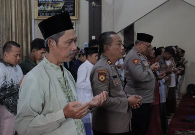 Polres Lamongan Gelar Shalat Ghaib dan Doa Bersama untuk Korban Bencana di Aceh, Sumatra Utara, dan Sumatra Barat