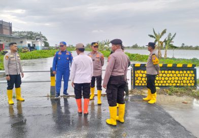 Wakapolres Lamongan Turun Langsung Cek Posko Siaga Banjir dan Tinjau Lokasi Terdampak di Kalitengah