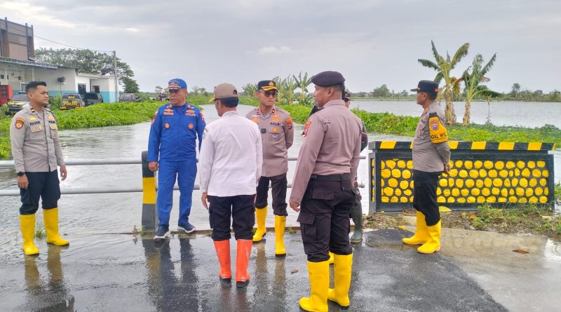 Wakapolres Lamongan Turun Langsung Cek Posko Siaga Banjir dan Tinjau Lokasi Terdampak di Kalitengah