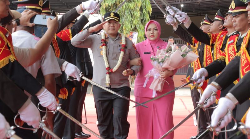 Polres Lamongan Gelar Apel Penyambutan dan Pelepasan Kapolres Lamongan, AKBP Agus Dwi Suryanto Pamit, AKBP Arif Fazlurrahman Resmi Bertugas