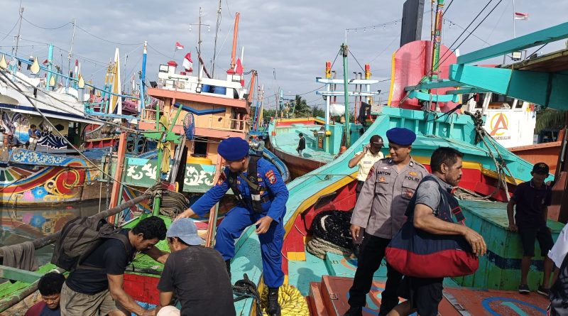 Satpolairud Polres Lamongan Terima Laporan Laka Laut KMN Cipta Karya di Perairan Paciran, Bantu Pulangkan Korban ke Keluarga