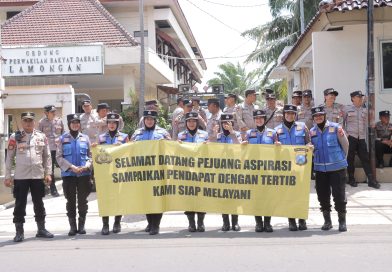 Polres Lamongan Berikan Pelayanan Humanis Saat Aksi Unjuk Rasa PC PMII di DPRD dan Pemkab Lamongan