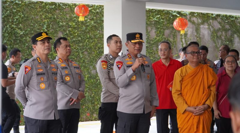 Jogo Jawa Timur : Kapolda Jatim Tinjau Perayaan Imlek di Vihara Buddayana Surabaya