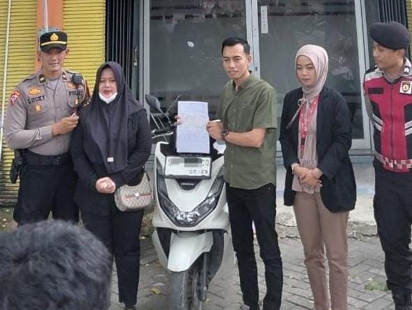 Respons Cepat 110, Pamapta Polres Lamongan Dampingi Warga Soal Tunggakan dan Penyitaan Kendaraan