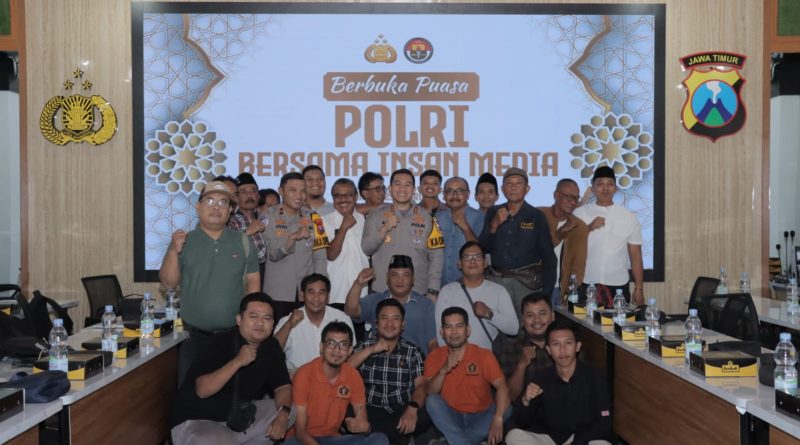 Kapolres Lamongan Buka Puasa Bersama Insan Media, Perkuat Sinergi dan Komitmen Bangun Informasi Positif Kapolres Lamongan Buka Puasa Bersama Insan Media, Perkuat Sinergi dan Komitmen Bangun Informasi Positif