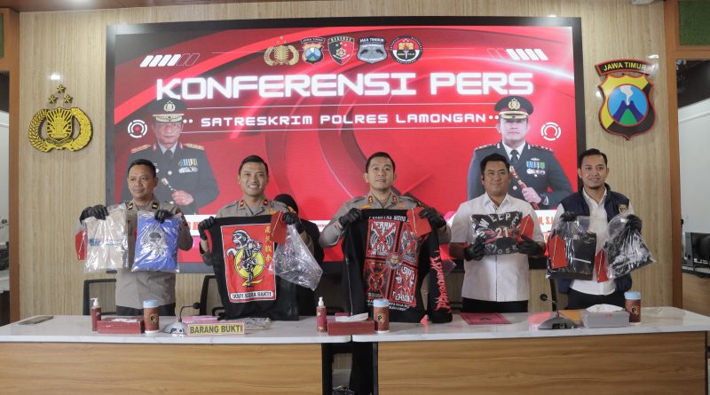 Polres Lamongan Gelar Press Release Pengungkapan Kekerasan Fisik terhadap Anak, 13 Pemuda Diamankan Polres Lamongan Gelar Press Release Pengungkapan Kekerasan Fisik terhadap Anak, 13 Pemuda Diamankan