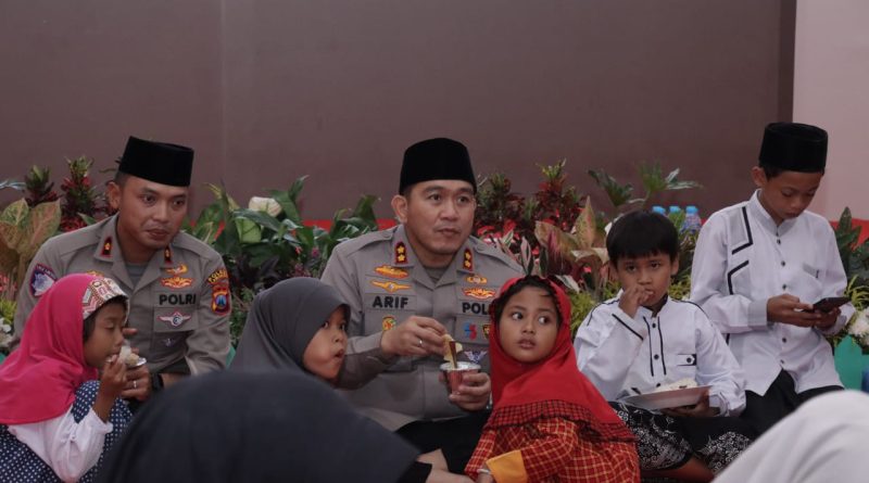 Kapolres Lamongan dan Ketua Bhayangkari Buka Puasa Bersama Anak Panti Asuhan Al-Kahfi, Pererat Kepedulian di Bulan Ramadhan
