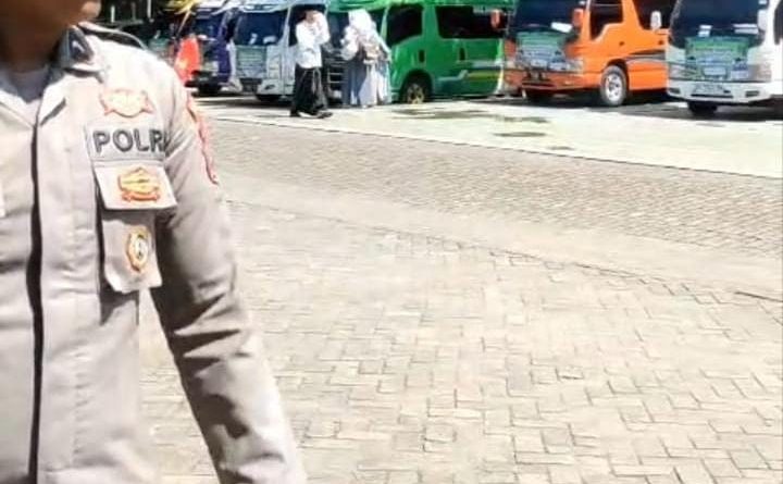 Polres Lamongan Layani Pengamanan Kepulangan 868 Santri Ponpes Sunan Drajat Gelombang Terakhir Jelang Idul Fitri