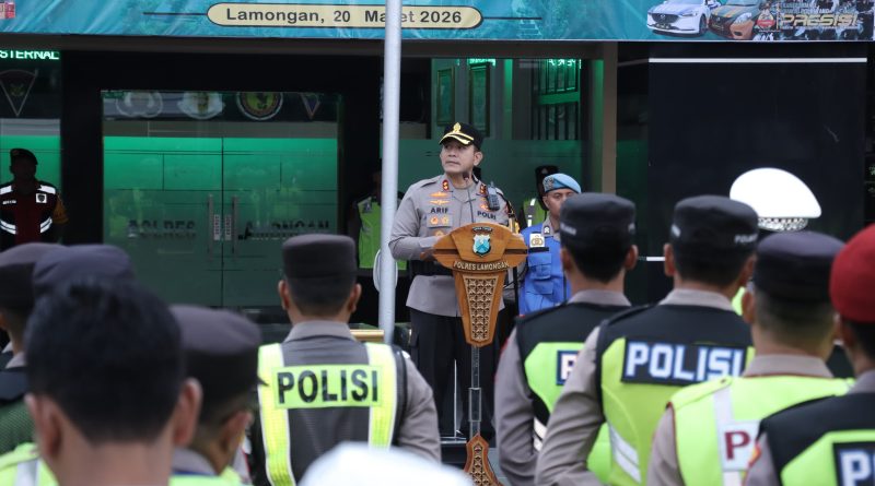Polres Lamongan Gelar Apel Siaga Pengamanan Malam Takbir Idul Fitri 1447 H Polres Lamongan Gelar Apel Siaga Pengamanan Malam Takbir Idul Fitri 1447 H