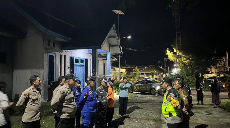 Seorang Bocah Tewas Tenggelam di Kali Pasinan, Polres Lamongan Lakukan Evakuasi Cepat Seorang Bocah Tewas Tenggelam di Kali Pasinan, Polres Lamongan Lakukan Evakuasi Cepat