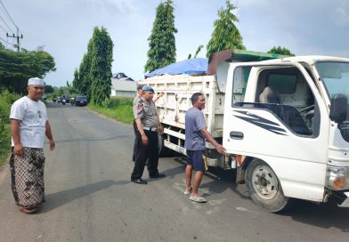 Truk Muat Pedel Tanpa Terpal Ditertibkan Polisi di Solokuro, Demi Keselamatan Pengguna Jalan