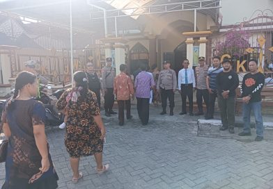 Polres Lamongan Sterilisasi dan Amankan Gereja Saat Ibadah Kenaikan Yesus Kristus, Wujud Toleransi dan Pelayanan Humanis Polres Lamongan Sterilisasi dan Amankan Gereja Saat Ibadah Kenaikan Yesus Kristus, Wujud Toleransi dan Pelayanan Humanis