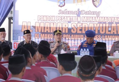 Kapolres Lamongan Kunjungi Satpolairud, Kenalkan Tugas Polisi Air dan Cara Penyelamatan Bencana