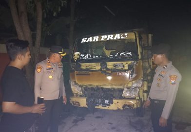 Polres Lamongan Sigap Bantu Tangani Kebakaran Gudang Perusahaan di Kebet, Kerugian Ditaksir Rp150 Juta Polres Lamongan Sigap Bantu Tangani Kebakaran Gudang Perusahaan di Kebet, Kerugian Ditaksir Rp150 Juta