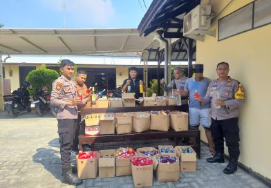 Dikira Warung Biasa, Ternyata Simpan Ratusan Botol Miras, Polisi Langsung Bertindak Dikira Warung Biasa, Ternyata Simpan Ratusan Botol Miras, Polisi Langsung Bertindak