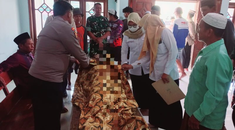 Polsek Sugio Respons Cepat Evakuasi Warga Meninggal Dunia di Area Persawahan Desa German