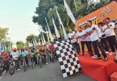 Ribuan Peserta dari Berbagai Daerah di Jawa Timur Meriahkan Lamongan Bhayangkara Fun Bike 2026