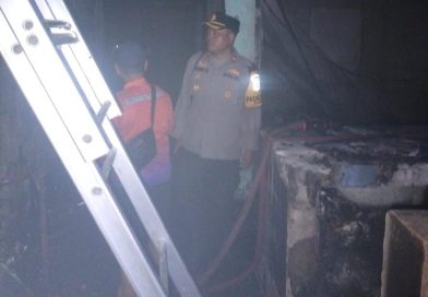 Polres Lamongan Tangani Kebakaran Hebat di Pasar Agrobis, Sekitar 10 Stand Terdampak Polres Lamongan Tangani Kebakaran Hebat di Pasar Agrobis, Sekitar 10 Stand Terdampak