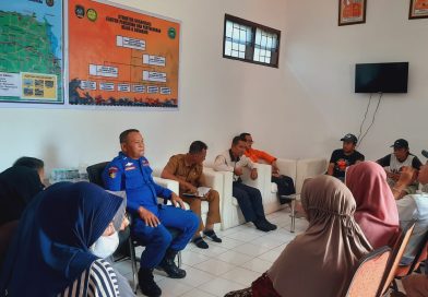 Satpolairud Polres Lamongan Gelar Pertemuan dengan Keluarga KMN Entok, Bahas Perkembangan Pencarian Satpolairud Polres Lamongan Gelar Pertemuan dengan Keluarga KMN Entok, Bahas Perkembangan Pencarian